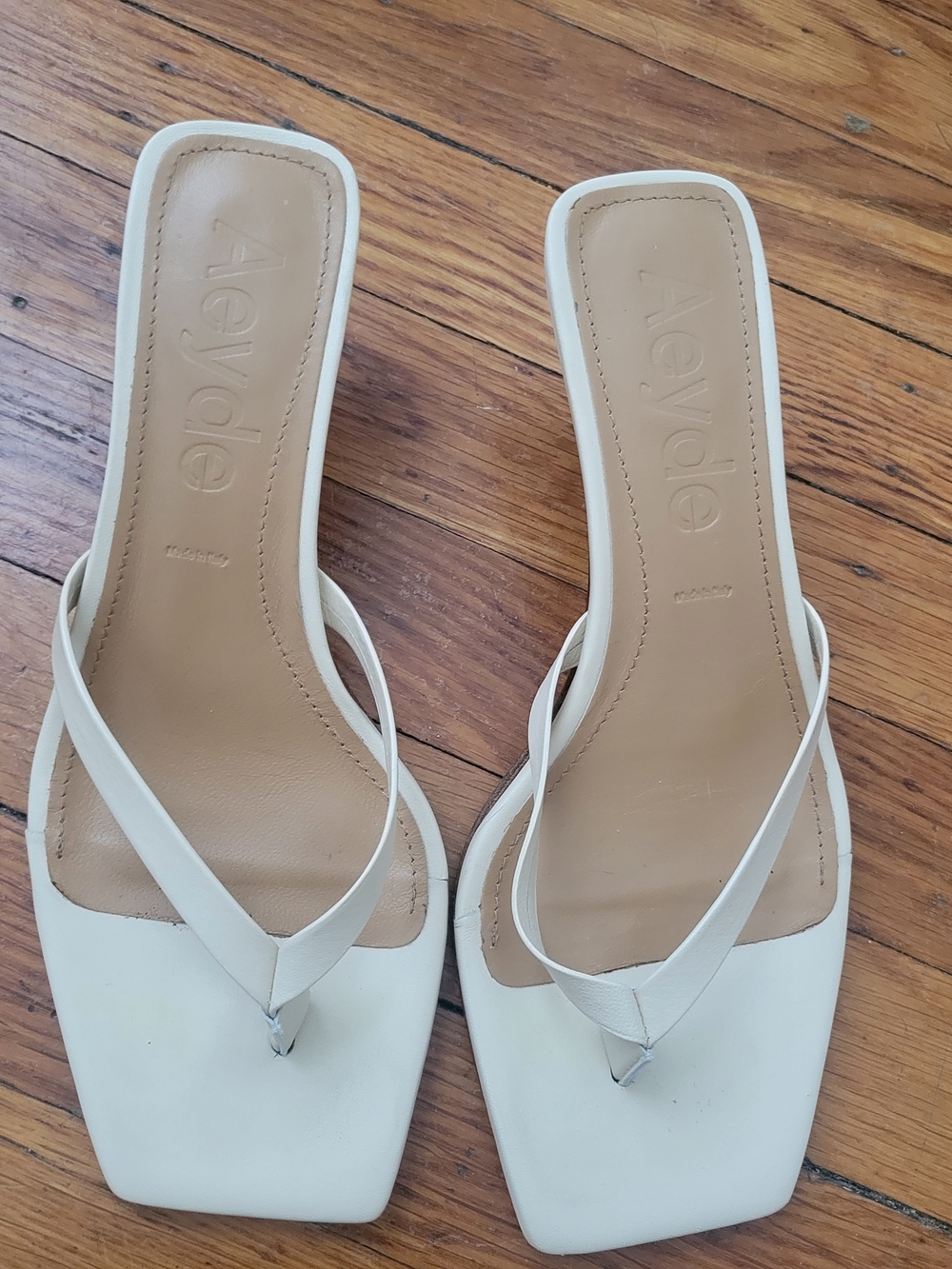 Aeyde Cream Square-Toe Leather Thong Sandals